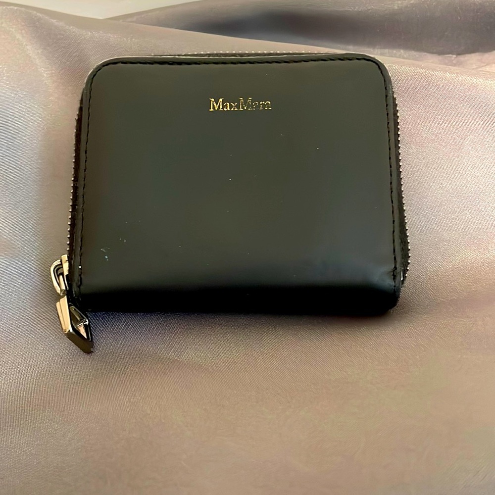 Max Mara Black Leather mini wallet.